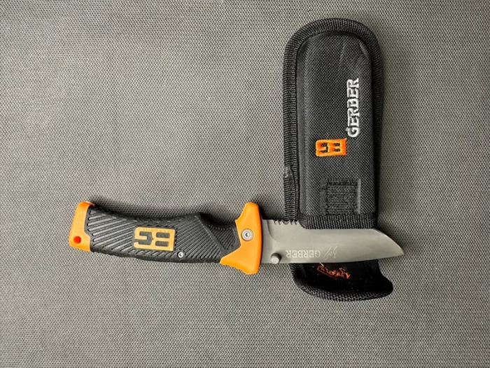 چاقو گربر تاشو به همراه غلاف