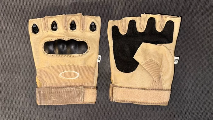 دستکش تاکتیکال اوکلی نیم پنجه