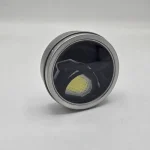 همراه با فندک اتمی، مگنت و بند نگهدارنده. نوردهی با کیفیت و زمان کارکرد ۲ ساعته. ایده‌آل برای سفر، کمپینگ و مواقع اضطراری.