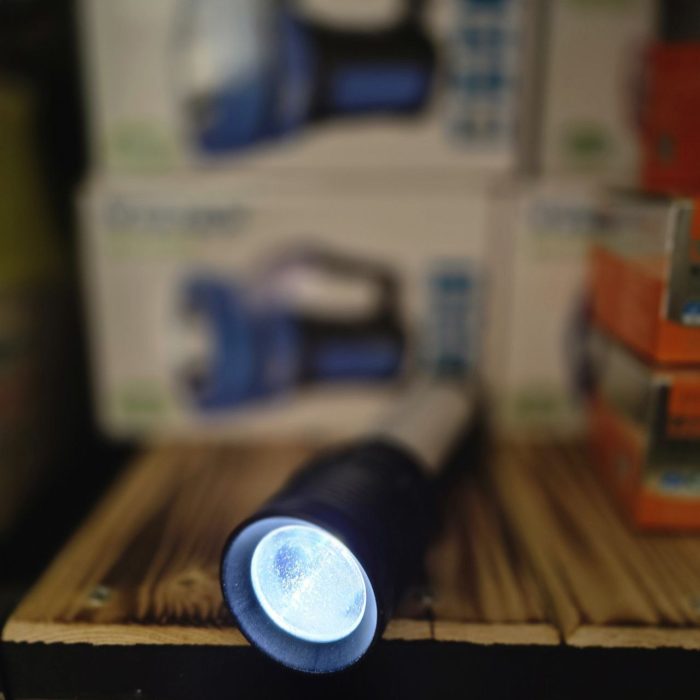 چراغ قوه شارژی مدل همه کاره - تصویر 2